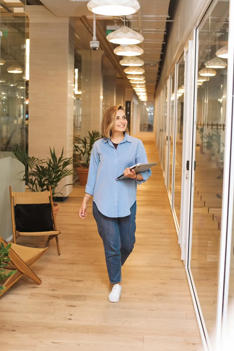 Cómo diseñar una oficina híbrida: claves para el nuevo modelo de trabajo Profesional en oficina
